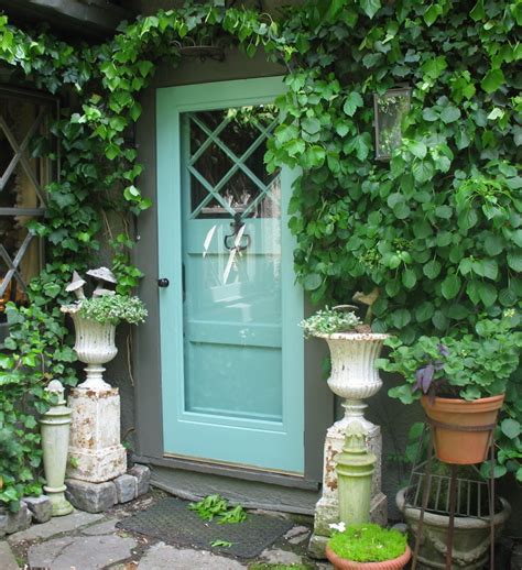Front door interior paint, rolled on with sponge roller. The Green Bird of Happiness: Dreaming of Turquoise Doors