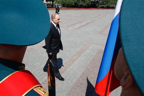 What Lies Behind French Conservatives Love Of Putin The New York Times