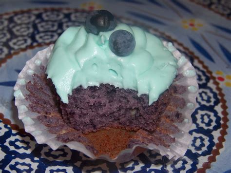 Blueberry Cupcakes With Fresh Blueberries Mrs Happy Homemaker