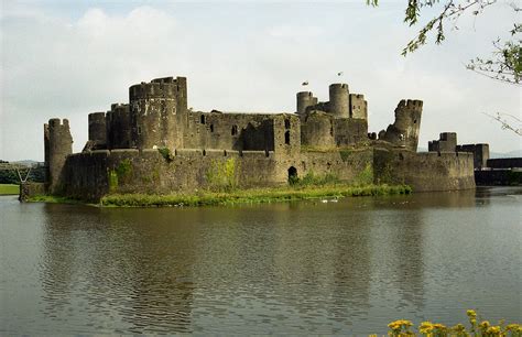 Caerphilly Castle Wallpaper And Background Image