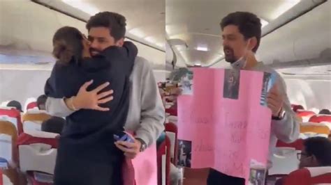 Viral Video Man Proposes To Girlfriend Mid Air During Flight Social Media Says True Love