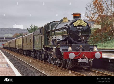 Clun Castle Steam Train 7029 Stock Photo Alamy