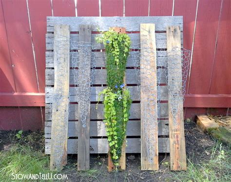 How To Make A Vertical Chicken Wire Planter On Pallet Wood