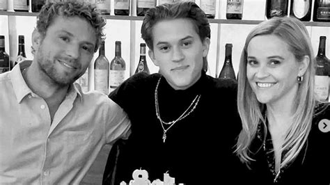 Reese Witherspoon And Ryan Phillippe Reunite For Son Deacons 18th Birthday 8days