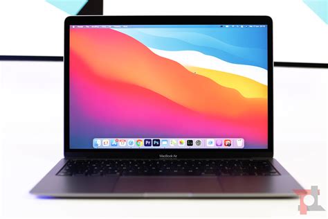 As for battery life, the macbook air is coming advertising 15 hours of wireless web surfing and 18 hours of movie playback (a little caveat they have is movie playback using the apple tv app). Apple MacBook Air con Apple Silicon M1 ha già molto da ...