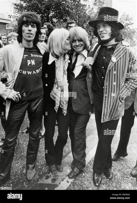 Mick Jagger Rolling Stones 1967 Fotos Und Bildmaterial In Hoher