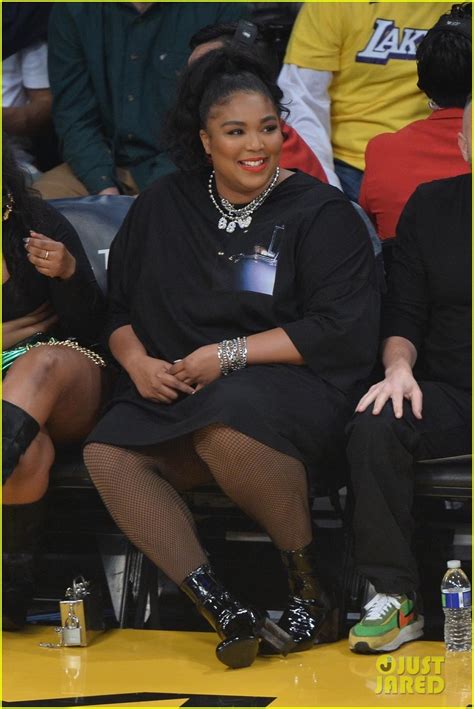 Lizzo Bares Her Thong While Twerking At The Lakers Game Photo Lizzo Pictures Just