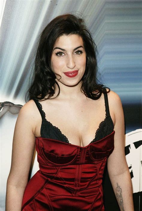 Better Times Amy Winehouse S 25 Most Memorable Moments Amy Winehouse Style Amazing Amy