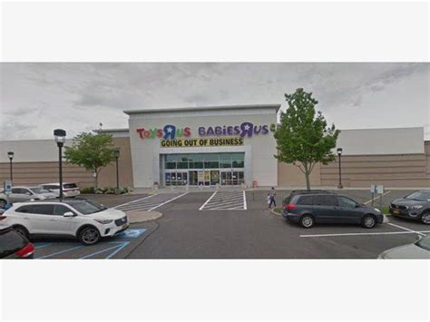 2 New Retailers To Open In Former Toys R Us Toys R Us Toy R Commack