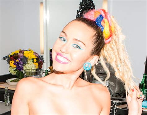 Miley Cyrus Desnuda Integral En V Magazine CromosomaX