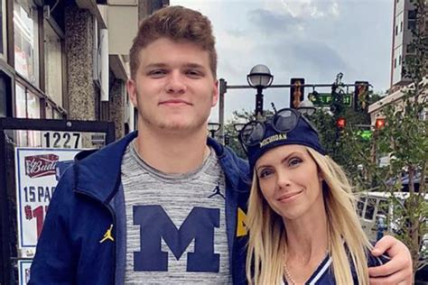 nfl fans fell in love with aidan hutchinson s mom during hard knocks tweets