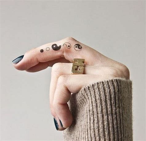 1001 Finger Tattoo Ideen Und Ihre Bedeutung
