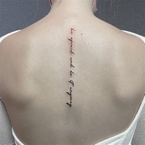 tatuagem feminina nas costas 40 fotos ideias de traços