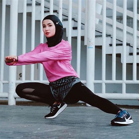 Gaya ootd nathalie holscher sendiri terlihat cenderung santai dengan hijab sederhana. Ide OOTD Olahraga Buat Hijaber yang Bikin Nyaman Gerakin ...