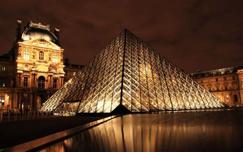 Le Grand Louvre Outlook