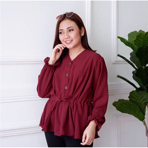 Baju atasan untuk wanita yang hadir dengan desain sangat cantik model terbaru motif corak bentuk love yang sangat terlihat manis saat dikenakan. Model Baju Atasan Wanita Terbaru AKP06, Busana Murah Desain Terkini