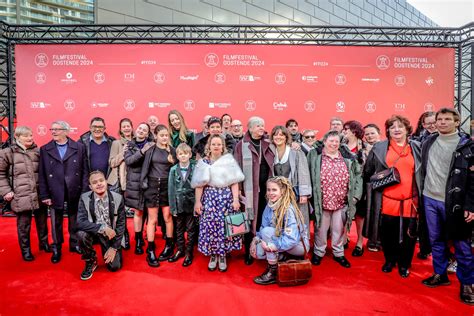 wijkbewoners van hazegras onthaald als echte sterren op filmfestival oostende foto hln be