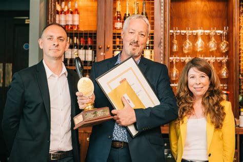 The Red Lion Barnes Wins Fullers Master Cellarman Of The Year 2019