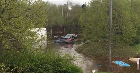 Leabrook Road Wednesbury Flooded After Burst Main Chaos Coventrylive