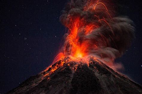 Relumbrantes Imágenes Del Volcán De Colima En Explosión Fotos Más
