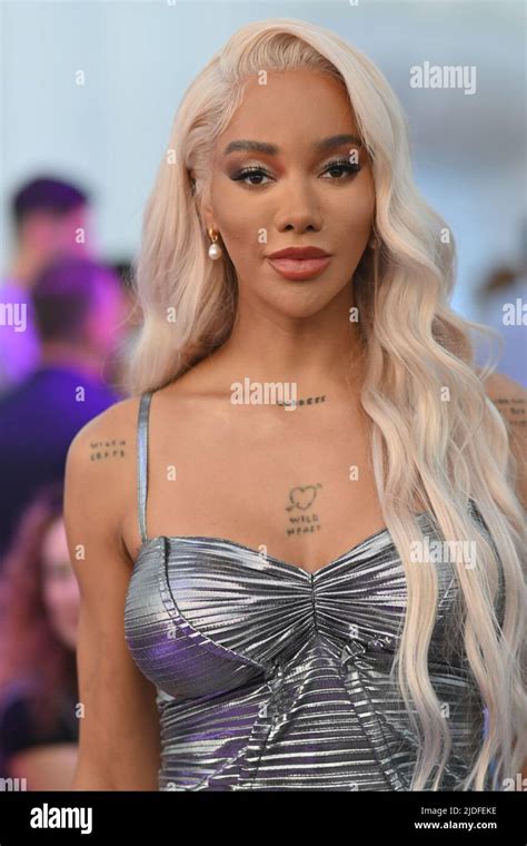 Munroe Bergdorf Is An English Model Attends The Catwalk Gfw 2022