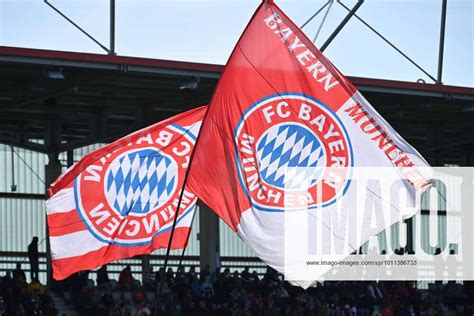 Edge Motifflagsflags With Fc Bayern Club Crestclub Emblem Fc Bayern