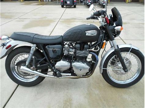 A true roadster in every sense of the word, the bonneville matches classic british style to 21st century technology. Buy 2007 Triumph Bonneville Black Standard on 2040-motos