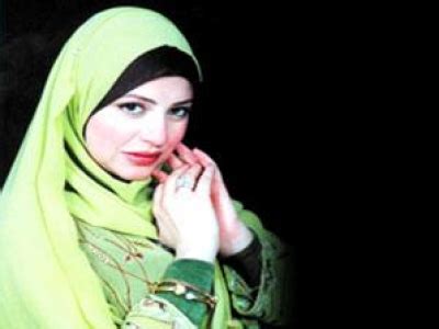 تعرضت الفنانة ميار الببلاوي، لموقف محرج على الهواء أثناء تقديمها برنامج جراب حواء. ميار الببلاوي: تحايلت على الحجاب بناء على أوامر المخرج ...