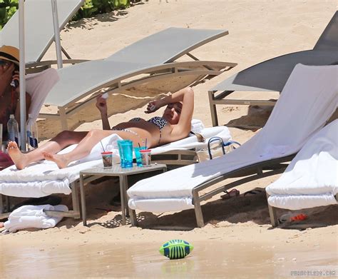 Jessica Alba Caught Sunbathing In The Bikini On A Beach Nucelebs Com
