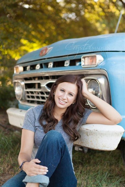 Outdoor Senior Picture Posing Ideas Beautiful Spokane