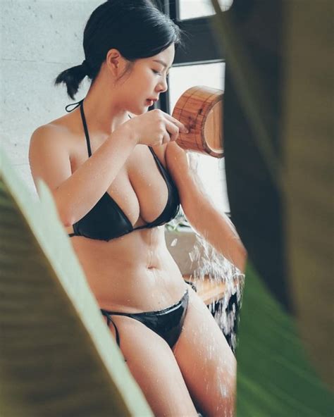 Bathing In Black Bikini Enmiis