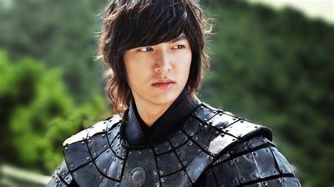 Lee min ho pernah merasakan peran yang hanya kebagian 1 baris skrip! Lee Min Ho "gây sốt" với hình ảnh soái ca trong phim "Quân ...