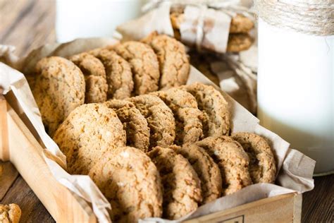 A lot of people have never cooked their own oatmeal before because they just never considered how to do it. How to Make Oatmeal Cookies With Instant Oatmeal | LEAFtv