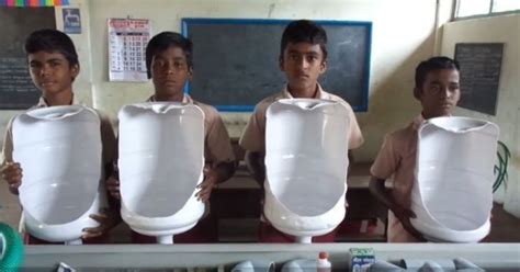 स्कूल के इन बच्चों ने प्लास्टिक की बोतलों से यूरिनल बना दिया ये हुई ना creativity tamilnadu
