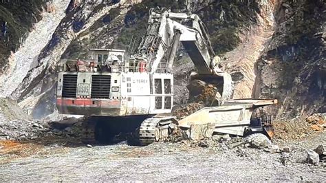 Terex Oandk Rh200 Excavator Loading Caterpillar 793 Dump Truck Highway