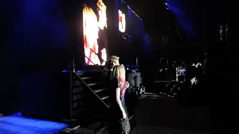 happy birthday serenade with chad kroeger at nickelback concert avril lavigne photo 32327221