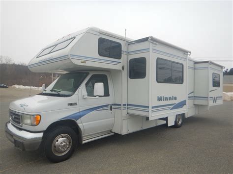 winnebago minnie winnie 29ft class c motorhome 2 slides 41k miles v10 sleeps 8