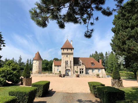 On y trouve tous types de maison à vendre de la maison landaise ou basque à la ferme béarnaise ou périgourdine. Château à vendre, entièrement rénové, 8 hectares ...