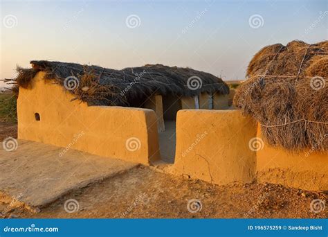 Mud House With Thatched Roof In An Village In Rajasthan India Stock