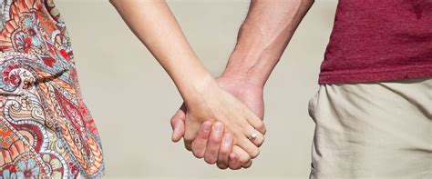 raisons de tenir la main à son amoureuse adg