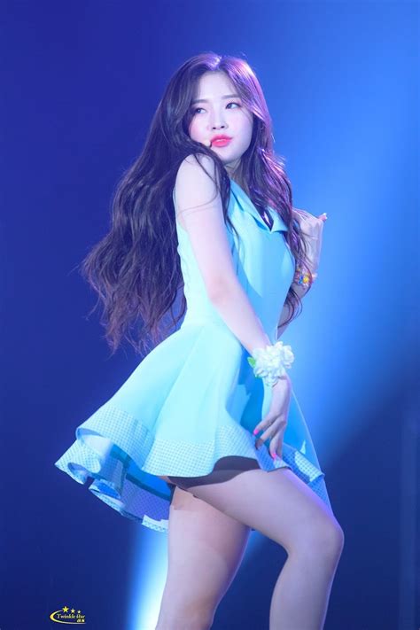 10 Times Oh My Girl S Arin Showed Off Her Tiny Ant Waist Koreaboo