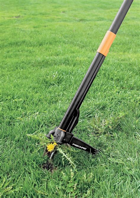 The garden weasel is perfect for a gardener who suffers from arthritis as it reduces the strain of repeatedly getting up and down to pull those pesky weeds. Gardening Tools Weeding Tools