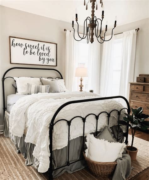 39 Best Farmhouse Bedroom Design And Decor Ideas For 2020