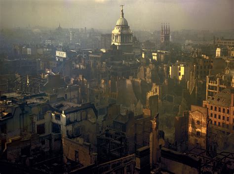 14 Incredible Color Photographs Captured London After Air