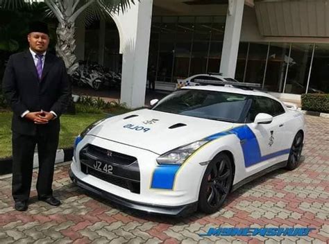 Agensi peneraju dalam menjadikan malaysia negara yang selamat, aman dan sejahtera. Mengapa pasukan Di-Raja Johor-Polis boleh guna kereta ...
