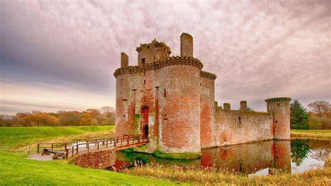 Hd wallpapers and background images. Caerlaverock Castle phone, desktop wallpapers, pictures, photos, bckground images