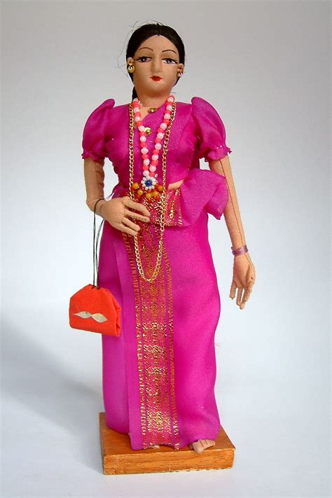 Sri Lanka Doll Dressed In The Kandyan Sari Or Osariya As Worn At