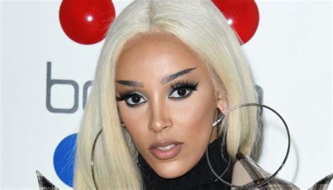 Doja Cat Struggles With Her Natural Hair Says Shes Not