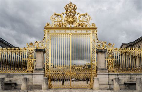 Parcourez à travers une séléction de 100 photos, tous les recoins des jardins de versailles et de trianon, les couleurs des quatres saisons, l'intimité des bosquets, les jeux d'eau des fontaines et l'ambiance champêtre du hameau de la reine. Château de Versailles - Sites touristiques des Yvelines (78) - Tourisme