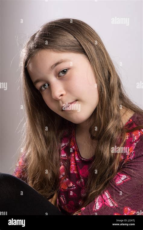 Portrait De Jeune Fille De 11 Ans Banque De Photographies Et Dimages à